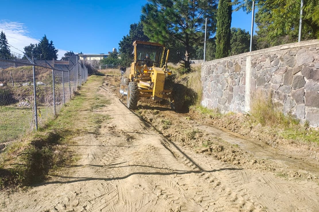 Continúa el Gobierno Municipal de Tlaxcala con acciones de mejoramiento de caminos en Cuauhtelulpan